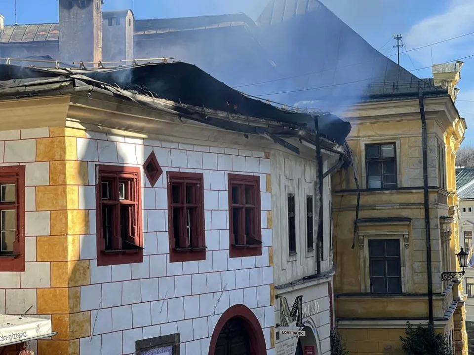 Read more about the article Politici reagujú na požiar v Banskej Štiavnici. Tu sú vyhlásenia Sulíka, Remišovej či Pellegriniho