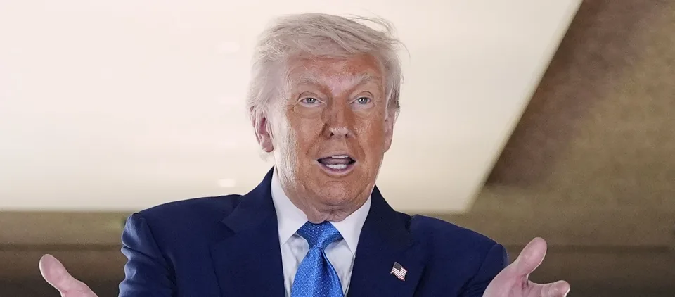 Read more about the article Obchodný chaos a porušenie právomocí? Trumpove clá dostali od súdu tvrdý úder