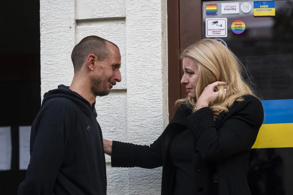 Read more about the article Čaputová ukázala holandskému kráľovi LGBTI bar Tepláreň! Panovník si uctil obete tragédie