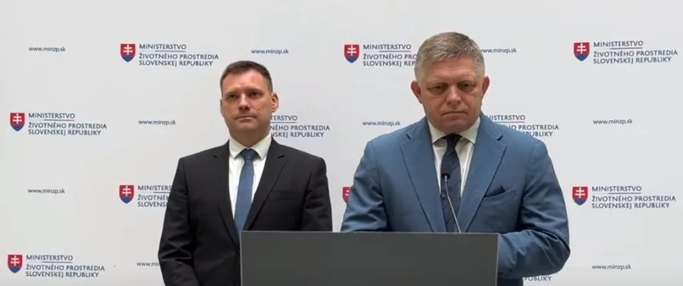Read more about the article VIDEO Premiér po stretnutí so šéfom envirorezortu: Verím, že medzi ministrami nebudú preteky o peniaze