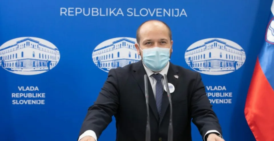 Read more about the article Slovinsko reagovalo na smrť ženy po očkovaní. Minister Poklukar: Vakcínu Janssen vyradíme natrvalo!