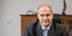 Spochybňuje výsledky. Napriek tomu, že oficiálne sa vyšetrovanie smrti generála Milana Lučanského ukončilo s výsledkom, že smrť si spôsobil sám, mnoho Slovákov a aj politikov je presvedčených, že ho vo väzení zabili.