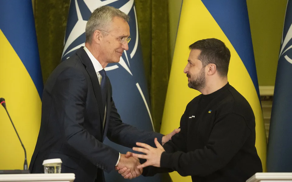 Read more about the article Zelenskyj je nešťastný: Rusko využíva meškajúce dodávky zbraní zo Západu na ofenzívu