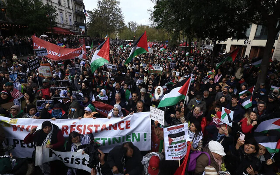 Read more about the article Tisíce ľudí prišli na propalestínske zhromaždenia! Protestovali v Paríži i Berlíne