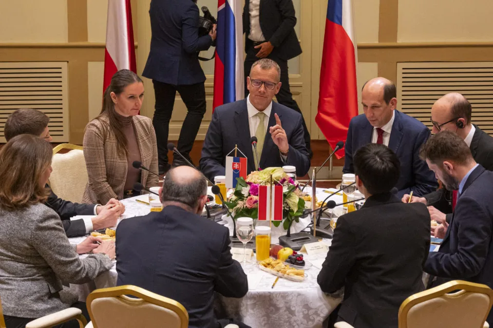 Read more about the article Kollár rokuje v Tatrách vo formáte S3 aj o pomoci Ukrajine. Predsedovia parlamentov si spolu aj zalyžujú