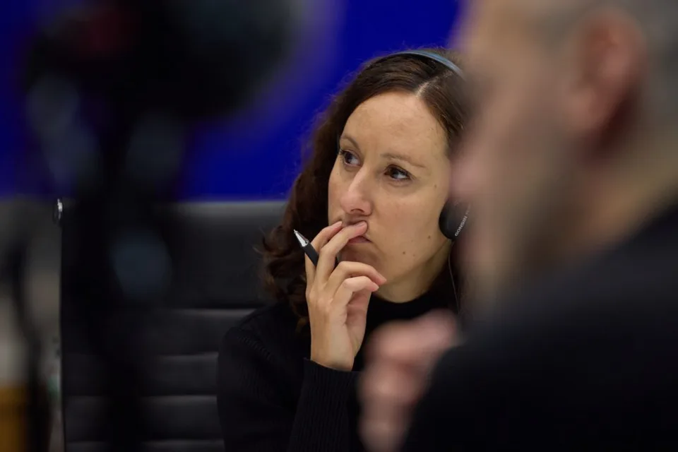 Read more about the article Politici začali ignorovať novinárov hlavného prúdu. Gabriela Kajtárová sa hnevá.