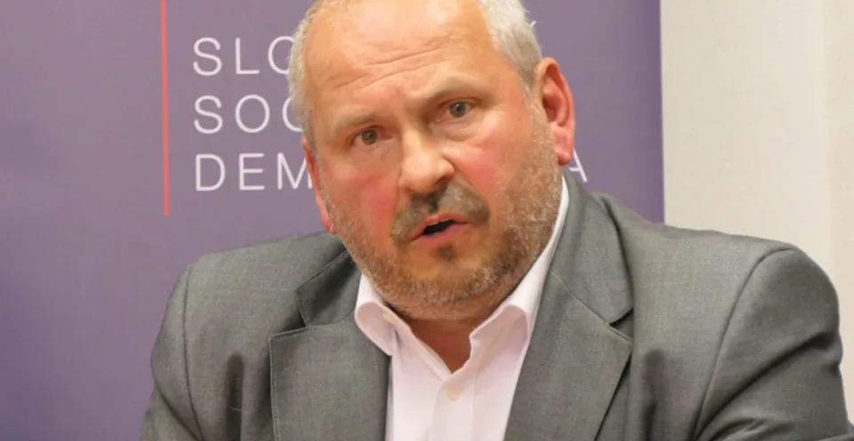 You are currently viewing Choma priznal porážku v boji o šéfa Žilinského kraja. Gratuloval Jurinovej, kritizoval Janckulíka