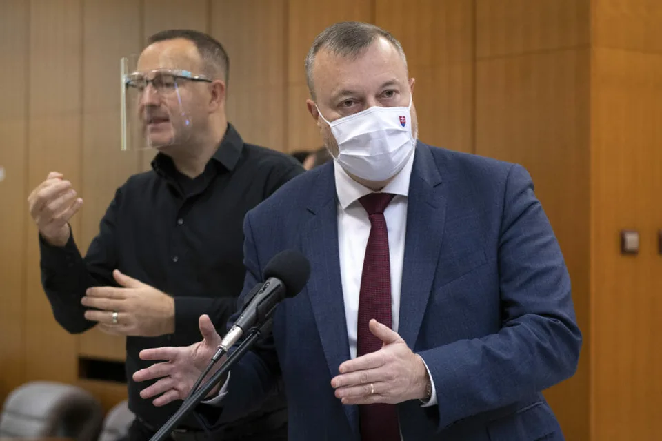 Read more about the article VIDEO Minister Krajniak čelí pokusu o odvolanie: Konal som do hodiny, kontrola fungovala!
