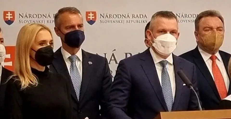 Read more about the article VIDEO Vytočený Pellegrini Hegerovi: Odpustite si, pán premiér, tie svoje kazateľské drísty!