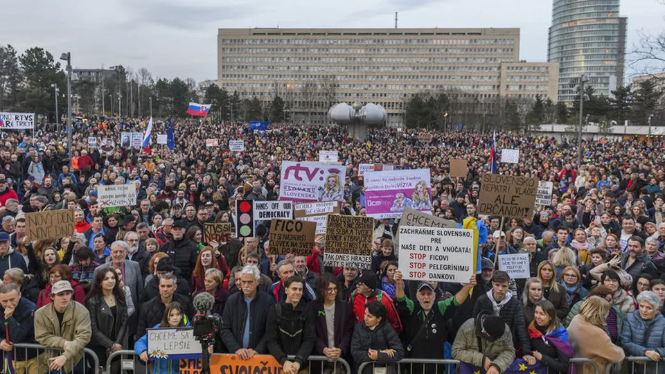 Read more about the article KOMENTÁR Atentátnik jasne prebral argumenty opozície: Bol ňou sfanatizovaný!