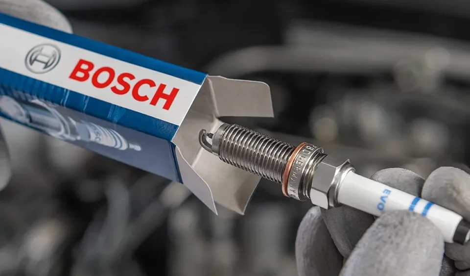 You are currently viewing Riaditeľ Bosch spôsobil šok! Autá so spaľovacími motormi tu budú aj o 35 rokov, vyhlásil