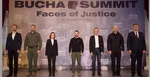 Na snímke, ktorú poskytla Tlačová kancelária ukrajinského prezidenta, zľava predseda vlády SR Eduard Heger, vedúci kancelárie prezidenta Ukrajiny Andrij Jermak, prezidentka Moldavska Maia Sanduová, prezident Ukrajiny Volodymyr Zelenskyj, predseda vlády Slovinska Robert Golob, predseda vlády Ukrajiny Minister Denys Šmyhal a chorvátsky premiér Andrej Plenkovič pózujú pre skupinovú fotografiu počas summitu Buča v Kyjeve na Ukrajine v piatok 31. marca 2023.