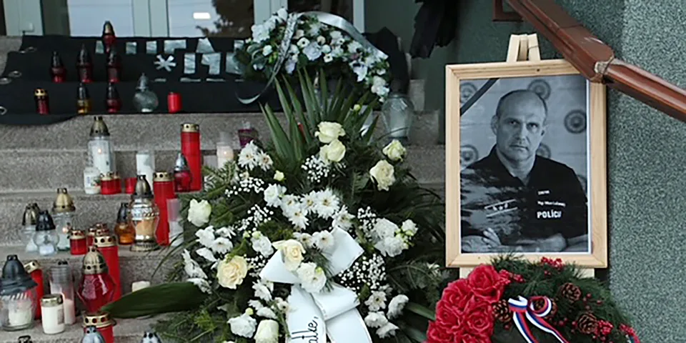 Read more about the article VIDEO a FOTO POHREB Milana Lučanského: Rozlúčiť sa prišli stovky ľudí