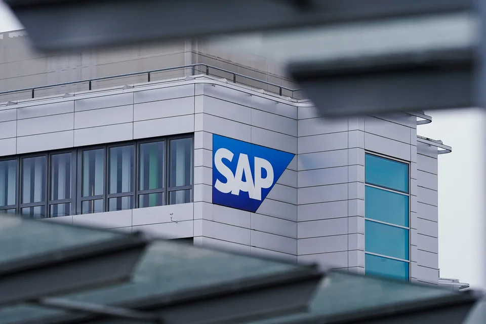 Read more about the article SAP prepúšťa tisíce zamestnancov: Prečo sa firma rozhodla pre masívne znižovanie pracovných miest?