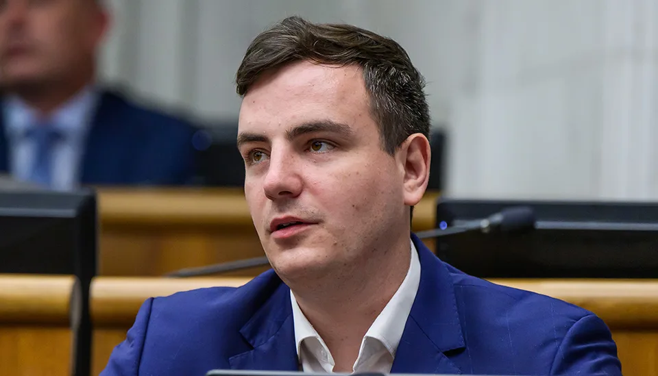 Read more about the article Opäť progresívec havaroval! Po Korčokovi a Spišiakovi mal dopravnú nehodu ich ďalší politik