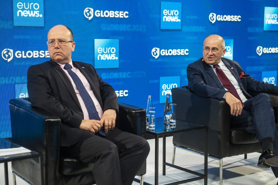 Read more about the article Socialisti.sk kritizujú náklady na mimovládny Globsec: 2,5 milióna eur militaristickým štváčom!
