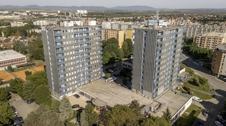Read more about the article Trnava vyhlásila architektonickú súťaž na prestavbu budov VUJE. Projekt za milióny sprevádzajú otázky o rizikách