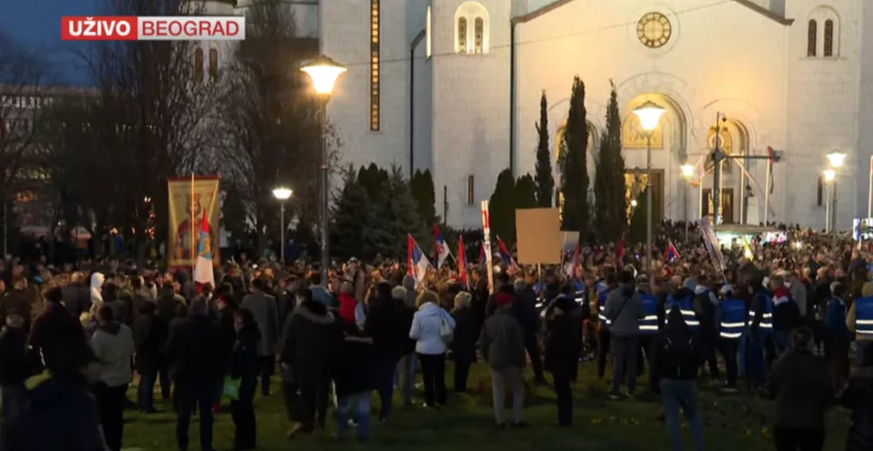 Read more about the article VIDEO Belehradom otriasol protest! Do ulíc vyšli tí, ktorí nesúhlasia s plánom EÚ