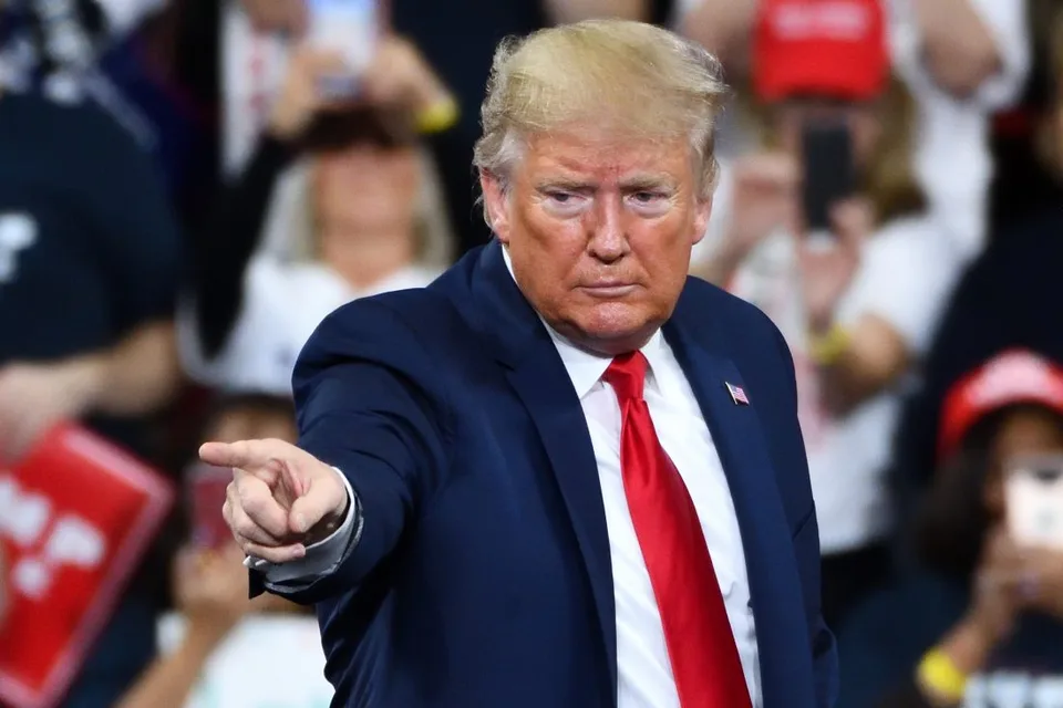 Read more about the article Tajnosti okolo očkovania Trumpa: Každý hovorí niečo iné!