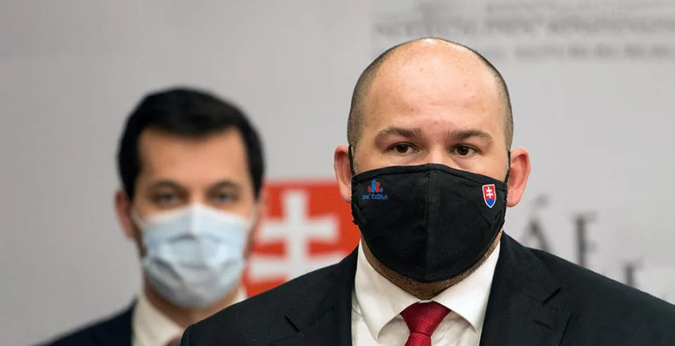 Read more about the article Šéf Kollárovho klubu je opäť pozitívny: Covid už raz prekonal pred dvoma mesiacmi!