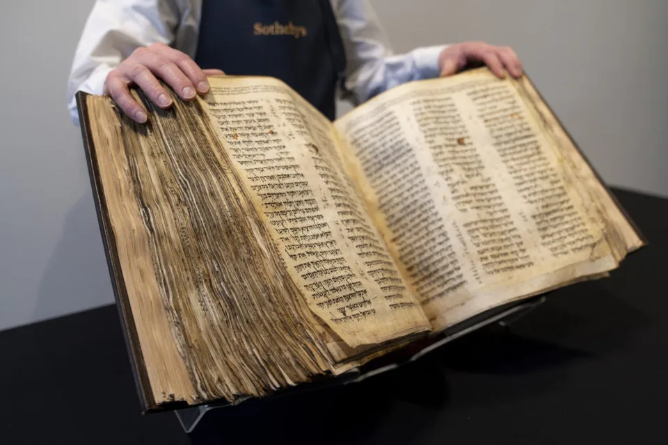 Read more about the article Najdrahšia Biblia na svete má hodnotu 38 miliónov dolárov. Najstarší exemplár vydražili v New Yorku