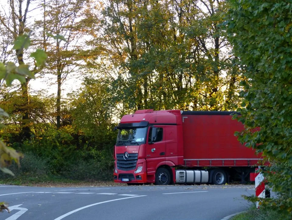 Read more about the article Slovensko nie je pripravené na elektrokamióny: Existujúce nabíjacie stanice nie sú vhodné pre kamióny