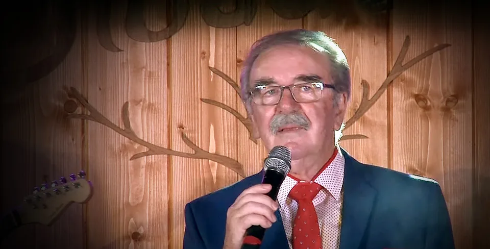 Read more about the article Spevák Robo Kazík: Dokonalý elegán v každej situácii