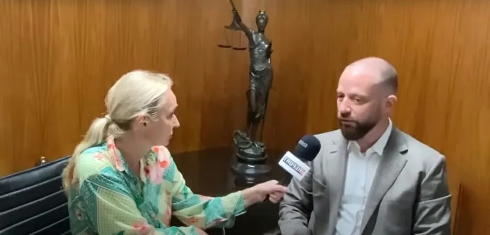 Read more about the article Advokát Para: Ten, ktorý má nad vami moc, vám vie urobiť zo života peklo!