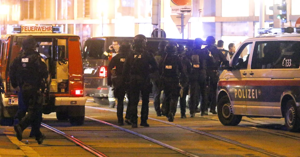 Read more about the article FOTO a VIDEO: Teroristi vo Viedni útočili iba pár hodín pred lockdownom