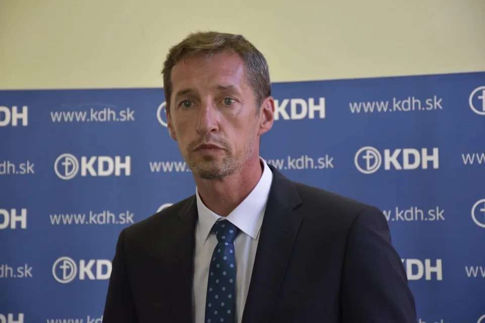 Read more about the article Zasadala Rada KDH, Majerský informuje: Rada KDH v uznesení podporila ústavné zmeny