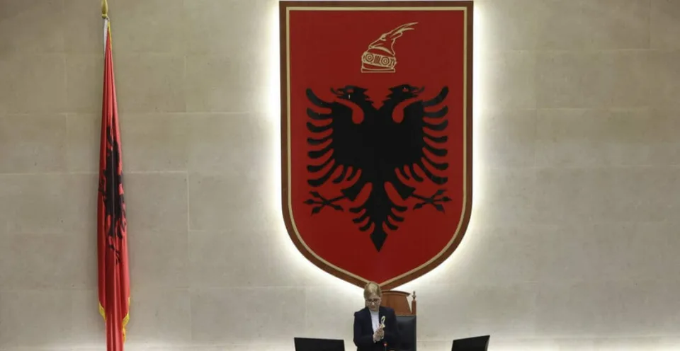 Read more about the article Albánsky parlament v prvom kole voľby nezvolil nového prezidenta