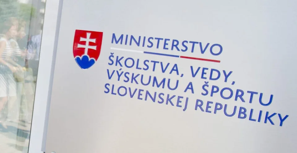 Read more about the article Snažia sa ovládnuť stredné školy? Mimovládka žiakov učí, aké médiá treba čítať!