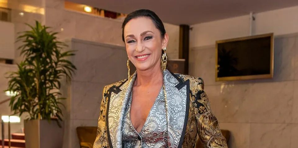 Read more about the article Sisa Sklovská opäť zhodila šaty. Odraz v skle hovorí za všetko. Jej milý Juraj doma nebol!
