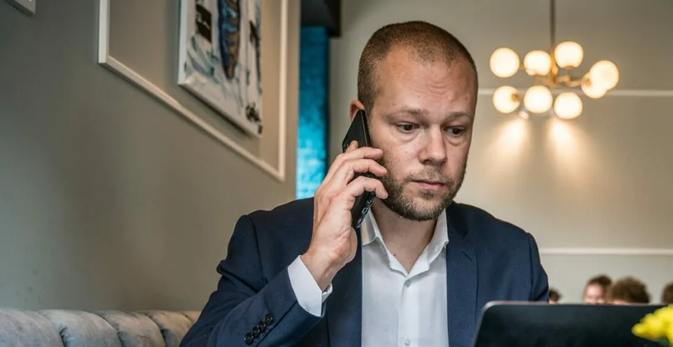 Read more about the article Blaha sa zastal Chmelára, útočí Naďov človek: Gestapáčikovia pri moci, dajte paprče preč!