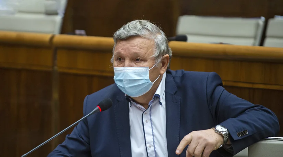 Read more about the article VIDEO Šimko naložil Hegerovi! Jeho návrh neprešiel a tak nakúpi pre ľudí 20-tisíc respirátorov!