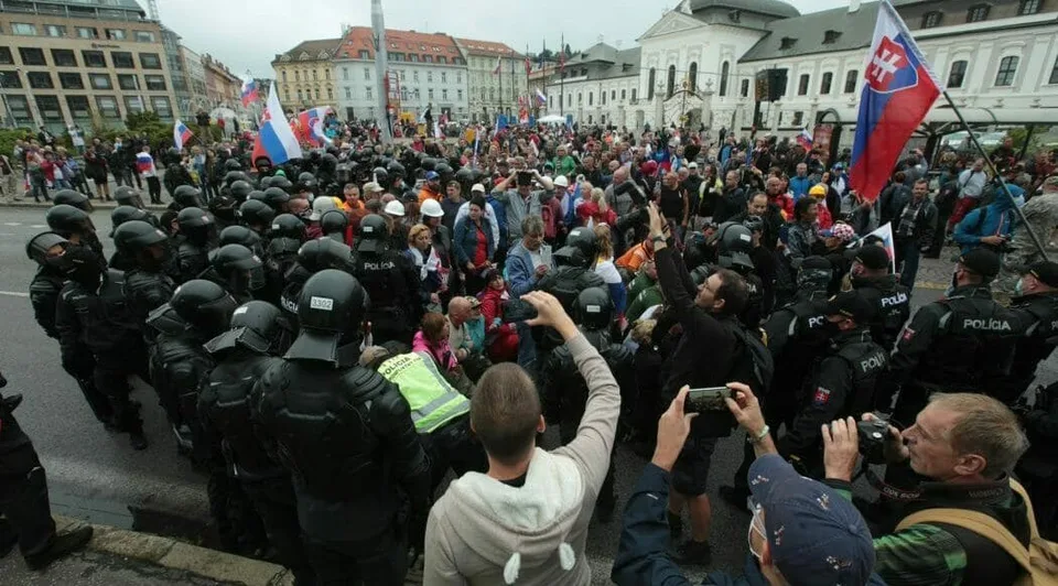 Read more about the article Politológ to nevidí s protestami ružovo: Majú nezmyselné požiadavky, skôr či neskôr ich to omrzí!