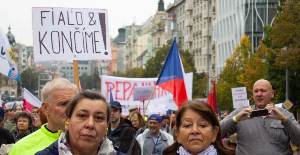 Read more about the article PRIESKUM Rastie počet Čechov, ktorí nesúhlasia s pomocou vlády Ukrajine! Je ich vyše polovica
