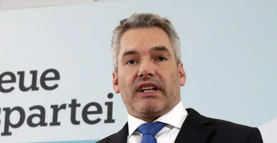 Read more about the article Kancelár Nehammer o vstupe do NATO: Rakúsko bolo, je a aj zostane neutrálne!