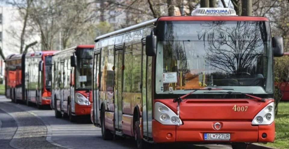 Read more about the article MHD ohrozená. Dopravné podniky nedostali od vlády za koronakrízu ani cent. Dostanú sa ľudia do práce?