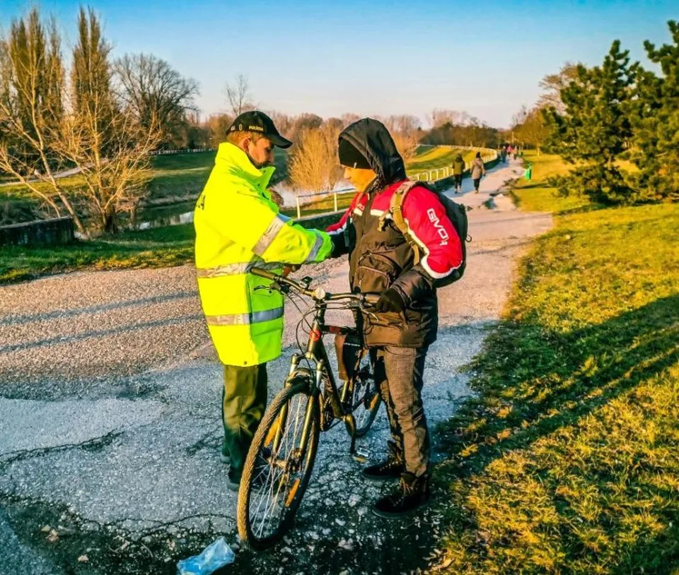 Read more about the article Polícia: Tisícky kolobežkárov a cyklistov jazdili “pod vplyvom”! Koľkých nechytili?