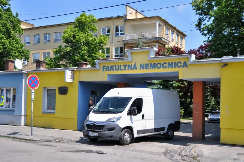 Read more about the article V trnavskej nemocnici sa zvýšil počet pacientov s COVID-19, aj pracovníkov v karanténe