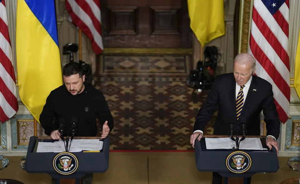Read more about the article Prezident Zelenskyj žiari šťastím, šéf Bieleho domu Biden ho uistil, že USA ho v boji proti Rusku nikdy neopustia