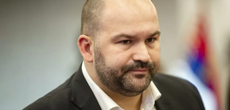 Read more about the article Do Kolíkovej sa pustil aj Pčolinský. Klamala, zavádzala… že ju huba nebolí!