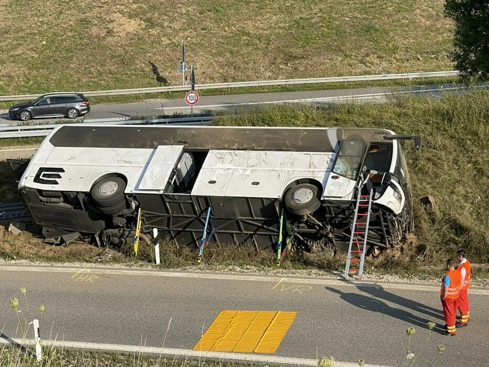 Read more about the article HAVAROVAL autobus s českými turistami: Zranených prevezení do nemocní