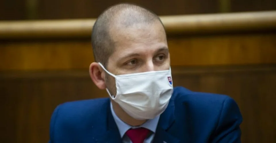 Read more about the article Koaličníci ukončili diskusiu o potratoch, názorovo jednotní nie sú. Šefčík z OĽANO: Nezarežme zákon!