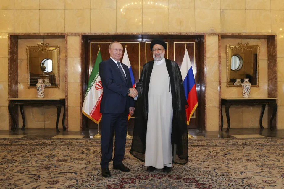 Read more about the article Havaroval vrtuľník s iránskym prezidentom, po stroji Putinovho spojenca stále pátrajú