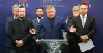 Robert Fico s podpredsedami Smeru-SD počas tlačovky.
