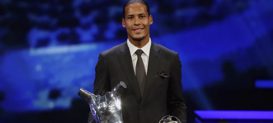 Read more about the article Virgil Van Dijk je po zrážke s Pickfordom zranený,sľúbil, že sa na trávniky vráti silnejší