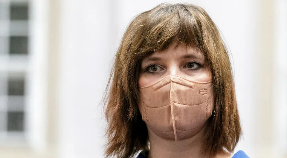 Read more about the article Fíha. Remišová „zametá“ so saskármi. Jedného už zablokovala