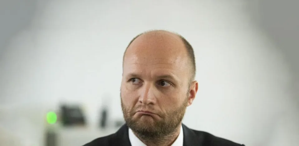 Read more about the article Naď ľudí opakovane nazýva opicami a dezolátmi, nepomohol by však skôr konštruktívny prístup?